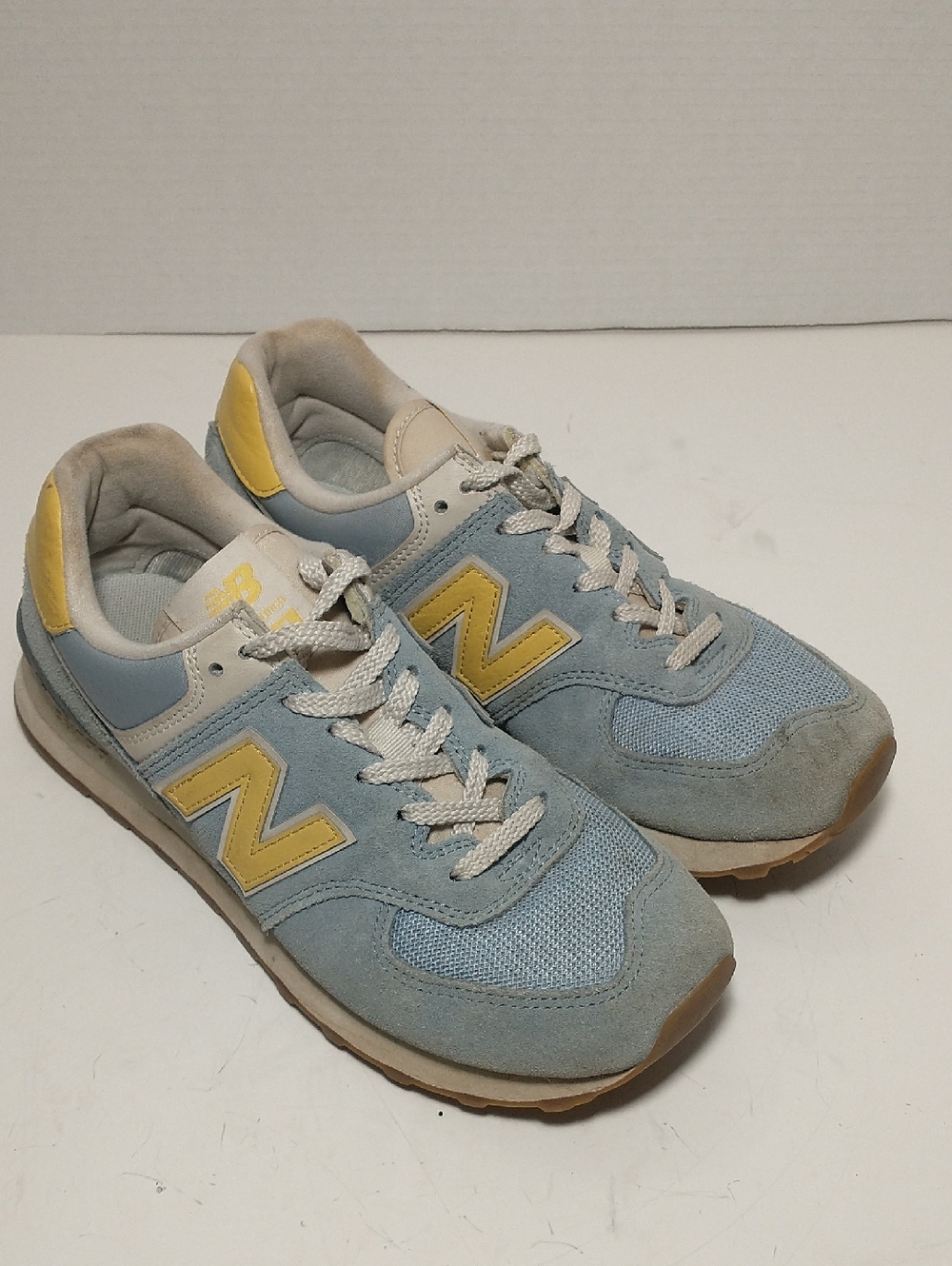 New Balance 574 Pale Blue & Yellow Sneaker, Women's Size 8,‎ Trendy Casual